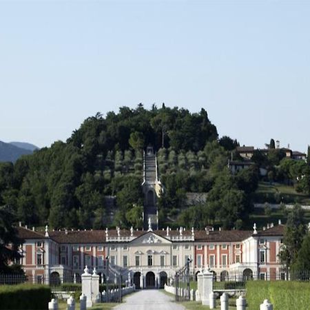 רצאטו Villa Fenaroli Palace Hotel מראה חיצוני תמונה